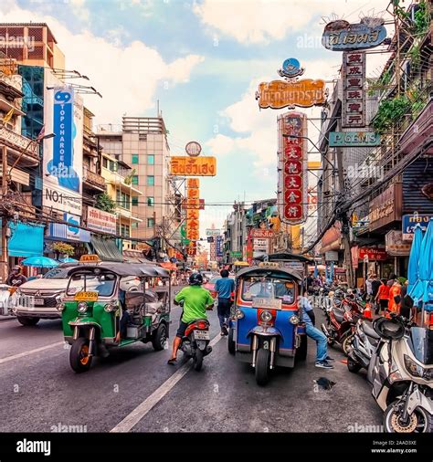 Busy Yaowarat Road In Chinatown Bangkok Stock Photo Alamy