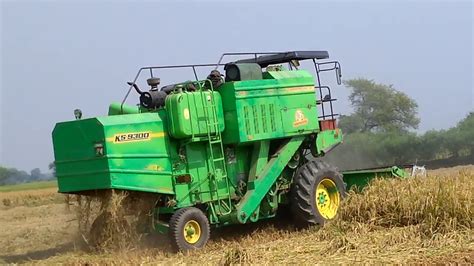 Paddy Combine Harvester Paddy Harvesting By Machine Youtube