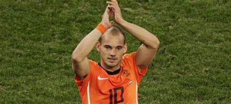 Dutch Hero Sneijder Announces Retirement From Football