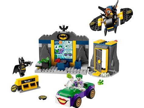 The Batcave™ with Batman™, Batgirl™ and The Joker™ 76272 | Batman ...