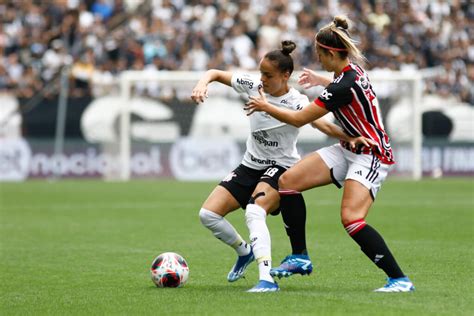 Corinthians Feminino Anuncia Renovação De Contratos De Lelê E Gabi