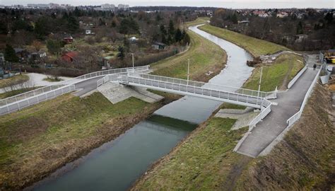 Budowa kładki pieszo rowerowej przez rzekę Ślęzę w ciągu ul Trawowa