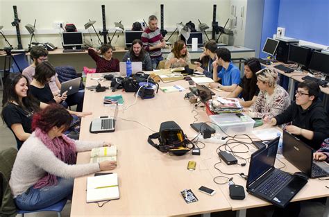 El Alumnado De La Upvehu Califica Con Un Notable Alto A Su Profesorado Upvehu