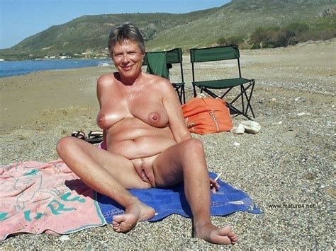 Naked Mature Women Sunbathing Porn Xxx Pics