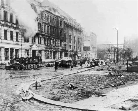 Powerful Photos Showcasing The Ruins Of Berlin In The Aftermath Of