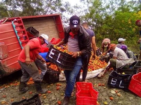 Denuncian Accidentes Por Mal Estado De Carretera En El Pinar De Ocoa