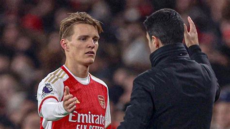 Arsenal Kapitän Martin Odegaard sorgt für den Sieg gegen Luton Town und