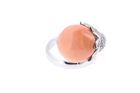 Anello In Oro Bianco 18 Kt Con Brillanti E Corallo Rosa Matranga