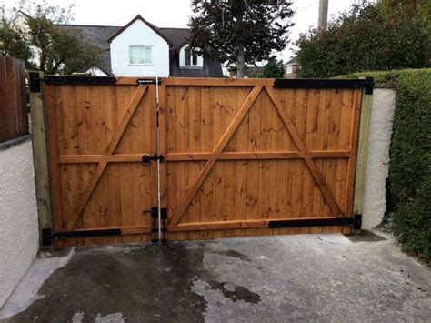 Impressive Diy Wood Driveway Gate Collection