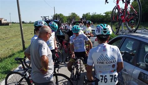 VICENZA Pedone Distratto Causa Caduta Di Gruppo Ciclista 19enne Di