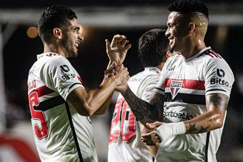 Vasco Da Gama Unveil Beautiful Third Goalkeeper Shirts