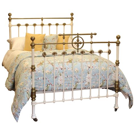 Double Brass And Iron Bed In White Md123 At 1stdibs Antique White Iron Bed White Iron Beds