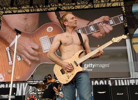 Def Leppard Phil Collen 8 Photos and Premium High Res Pictures - Getty ...