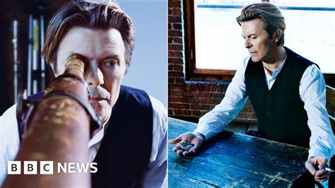 Unseen David Bowie photos go on display in Los Angeles - BBC News