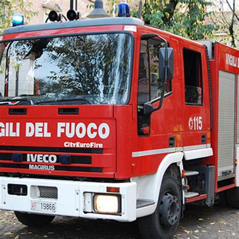 Incendio A Piazza Armerina Un Forestale Si Infortuna Mentre Spegne Il