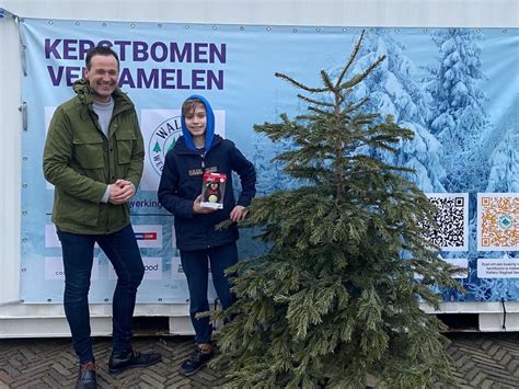 Hulde Voor Super Kerstboomophaler Vlietnieuws