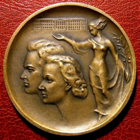 HALF NAKED WOMAN Laurel Wreath Welcoming University HELSINGIENSIS Finland Medal 69 18 PicClick AU