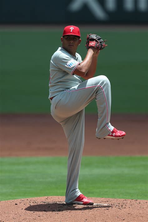 Phillies don't make same mistake twice on trip, find run support for