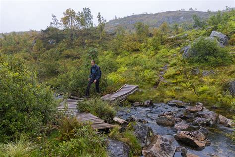 Wasserfallsteig Fossestien Auf Schmalen Pfaden