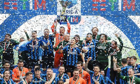 Premiazione Scudetto Inter Dopo 11 Anni La Celebrazione Video