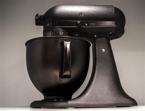 KitchenAid has a new all-black stand mixer, because 2017 demands it ...