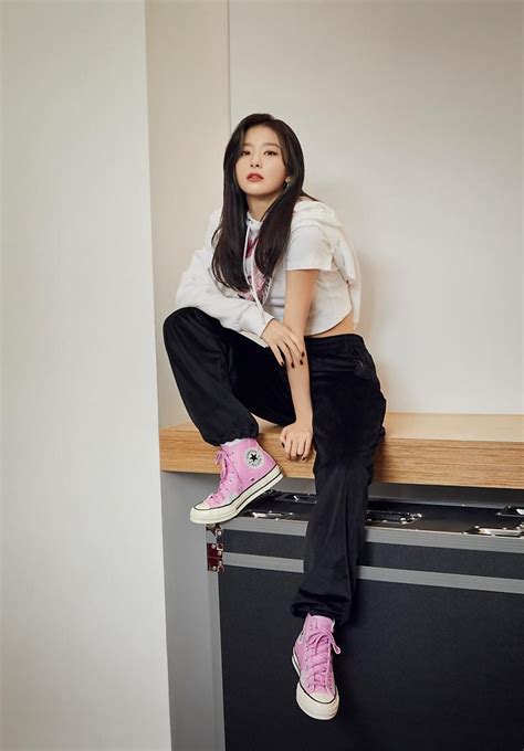 Seulgi For Converse Korea Gaya Model Pakaian Korea Model Pakaian Mode