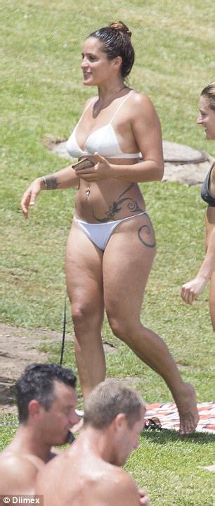 Elora Murger Flaunts Curves In A Bikini At Bondi Beach Daily Mail Online