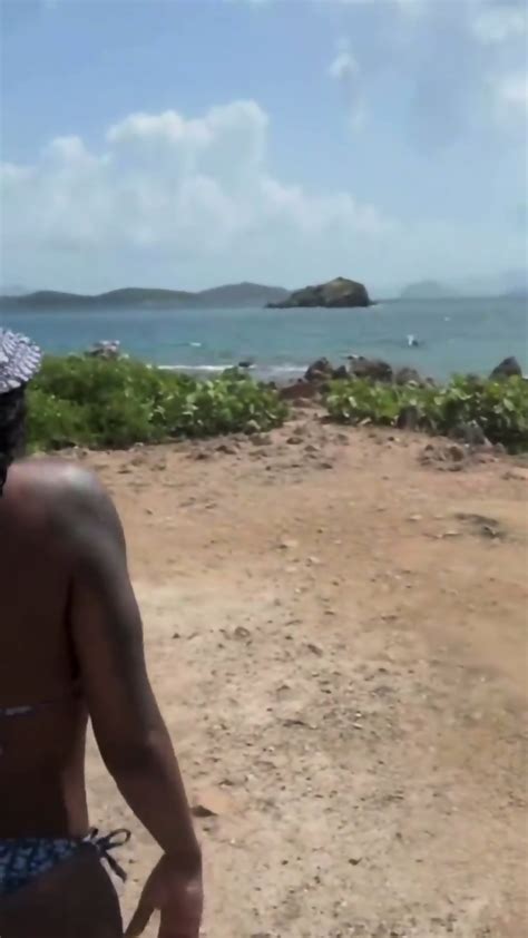 SEXY MODEL IN BIKINI 7