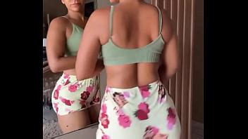 Morena gostosa dançando XVIDEOS