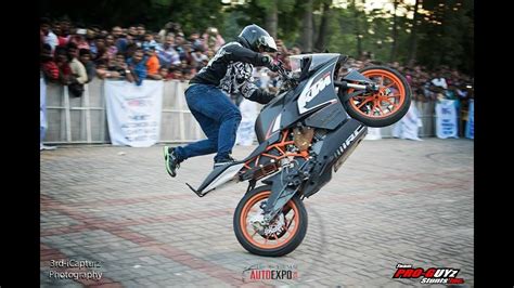 Ktm Rc390 Stunts Circle Wheelie Pro Guyz Youtube