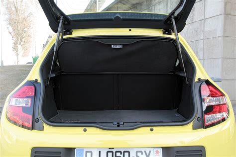 Comparatif vidéo - Renault Twingo vs Smart Forfour : dispute familiale