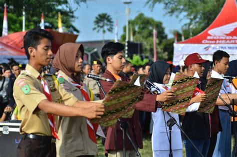 Mahasiswa Universitas Mulia Bacakan Ikrar Di Millennial Road Safety