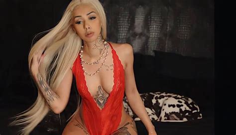 Red Lingerie Scrolller