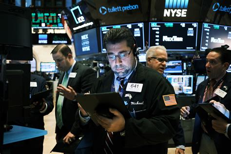 Economists Survey: Recession Odds Diminishing For U.S. Economy, But