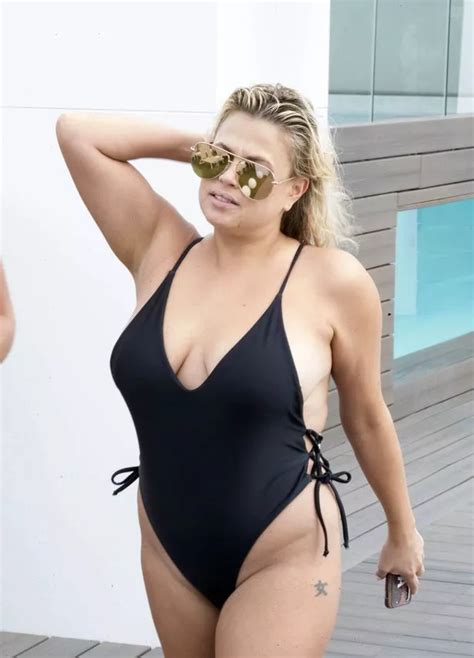 Nadia Essex Celebrates Her Natural Body In Plunging Swimsuit After