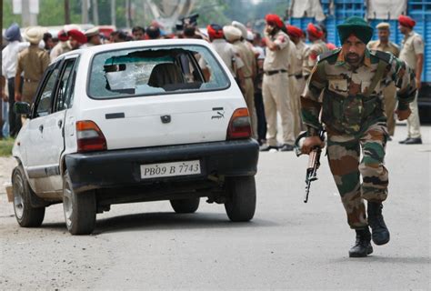 Nuclear-Armed India, Pakistan on Edge After 12-Hour Gunbattle