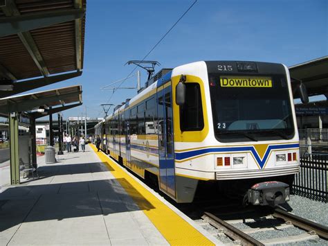 Sacramento Rtd Light Rail Train At The New Sacramento Val Flickr