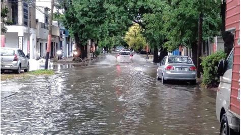 Fuertes lluvias en Rosario con granizo árboles caídos y calles