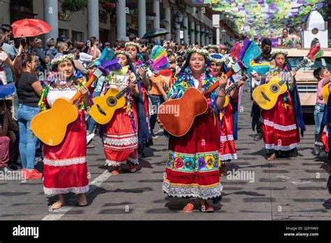 Uruapan México 10th De Abr De 2022 Artesanos Mexicanos De Paracho