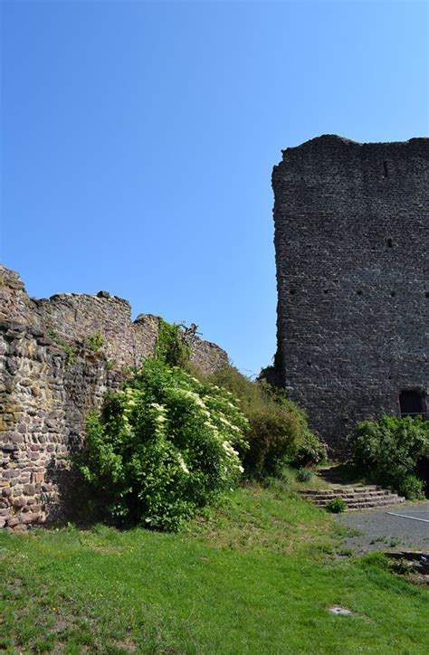 Medieval Town Dreieich and Castle Hayn ruins – Picturebee.de