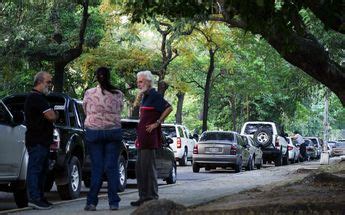 Vuelven Largas Filas Para Cargar Gasolina En Venezuela Telediario