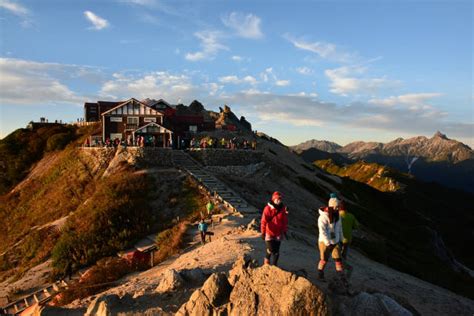 紅葉が進んでいます 北アルプス表銀座 燕岳（つばくろだけ）の山小屋 燕山荘グループ