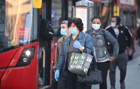 Coronavirus Tous Les Commerces Rouvrent Ce Lundi En Angleterre