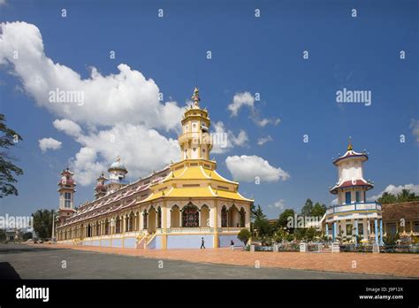 Vietnam Tay Ninh Cao Dai Tempel Stock Photo Alamy