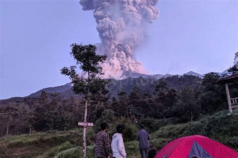 Dampak Erupsi Merapi Penutupan Bandara Adi Soemarmo Diperpanjang