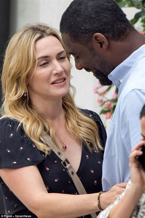 Idris Elba And Kate Winslet Warmly Embrace Kate Winslet Black Guy White Girl Idris Elba