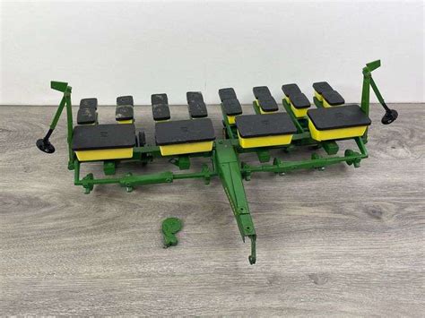 John Deere 7000 8 Row Custom Planter 116 Ertl United Edge Real Estate And Auction