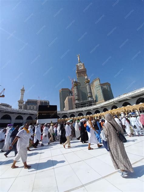 Premium AI Image | Great Mosque of Mecca is a mosque enclosing the ...