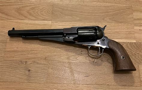 Säljes Svartkrutsrevolver Remington modell 1858 Pietta replik kal 44