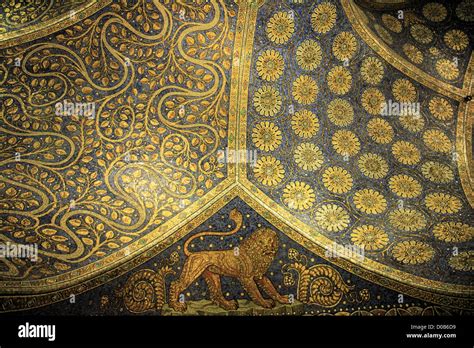 Aachen cathedral interior hi-res stock photography and images - Alamy